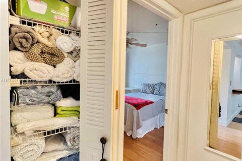 Condo in Plantation, Florida, 2 bedrooms  № 1485086 - photo 26
