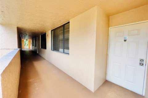 Condo in Plantation, Florida, 2 bedrooms  № 1485086 - photo 2