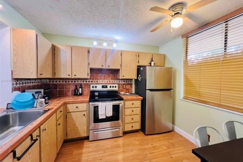 Condo in Plantation, Florida, 2 bedrooms  № 1485086 - photo 13