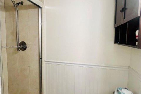 Condo in Plantation, Florida, 2 bedrooms  № 1485086 - photo 24