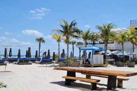 Condo in Hollywood, Florida, 1 bedroom  № 1868663 - photo 8