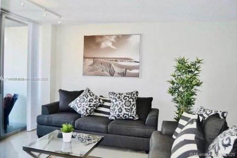 Condo in Hollywood, Florida, 1 bedroom  № 1868663 - photo 6