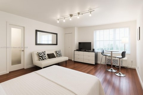Condo in Miami Beach, Florida  № 1610123 - photo 3