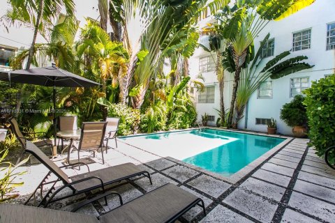 Condo in Miami Beach, Florida  № 1610123 - photo 8