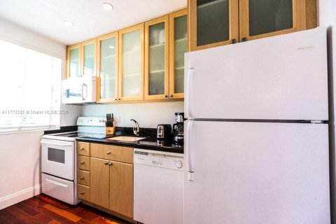 Condo in Miami Beach, Florida  № 1610123 - photo 4