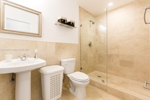 Condo in Miami Beach, Florida  № 1610123 - photo 6
