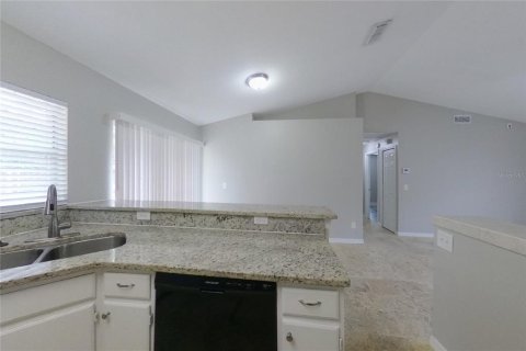 Villa ou maison à louer à Winter Springs, Floride: 3 chambres, 115.38 m2 № 2418800 - photo 6