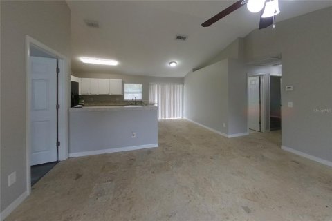 Villa ou maison à louer à Winter Springs, Floride: 3 chambres, 115.38 m2 № 2418800 - photo 2