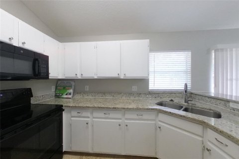 Villa ou maison à louer à Winter Springs, Floride: 3 chambres, 115.38 m2 № 2418800 - photo 5