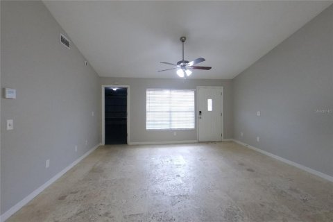 Villa ou maison à louer à Winter Springs, Floride: 3 chambres, 115.38 m2 № 2418800 - photo 3