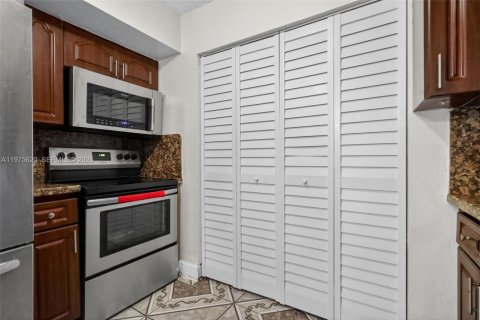 Купить виллу или дом в Майами, Флорида 3 спальни, 134.15м2, № 2038494 - фото 27