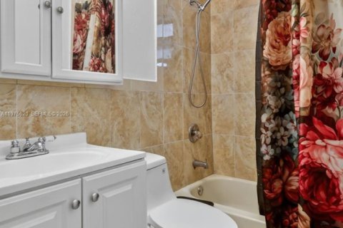 Купить виллу или дом в Майами, Флорида 3 спальни, 134.15м2, № 2038494 - фото 22