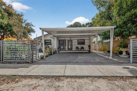 Дом в Майами, Флорида 3 спальни, 134.15м2 № 2038494