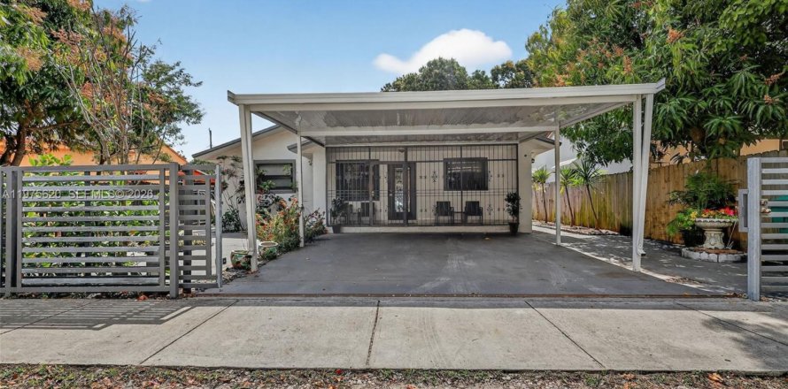 Дом в Майами, Флорида 3 спальни, 134.15м2 № 2038494