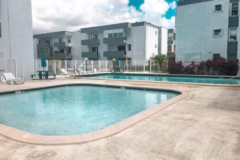 Купить кондоминиум в Майами, Флорида 2 спальни, 83.61м2, № 2048278 - фото 4