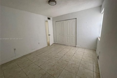 Купить кондоминиум в Майами, Флорида 2 спальни, 83.61м2, № 2048278 - фото 9