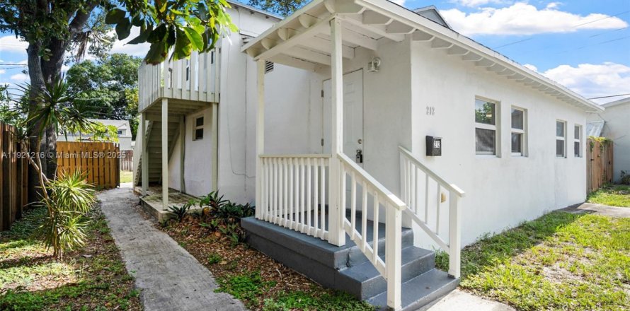 Дом в Дания-Бич, Флорида 3 спальни, 122.91м2 № 1975118