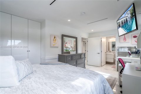 Casa en venta en Homestead, Florida, 4 dormitorios, 306.11 m2 № 1996830 - foto 15