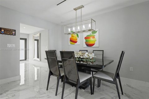 Casa en venta en Homestead, Florida, 4 dormitorios, 306.11 m2 № 1996830 - foto 7