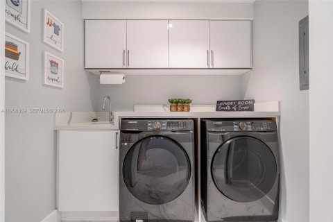 Casa en venta en Homestead, Florida, 4 dormitorios, 306.11 m2 № 1996830 - foto 24