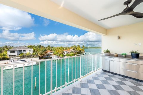 Condominio en venta en Bay Harbor Islands, Florida, 2 dormitorios, 189.99 m2 № 2183458 - foto 2