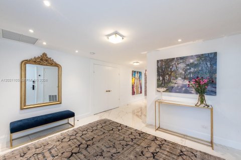 Condominio en venta en Bay Harbor Islands, Florida, 2 dormitorios, 189.99 m2 № 2183458 - foto 11