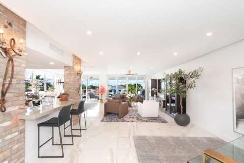 Condominio en venta en Bay Harbor Islands, Florida, 2 dormitorios, 189.99 m2 № 2183458 - foto 3