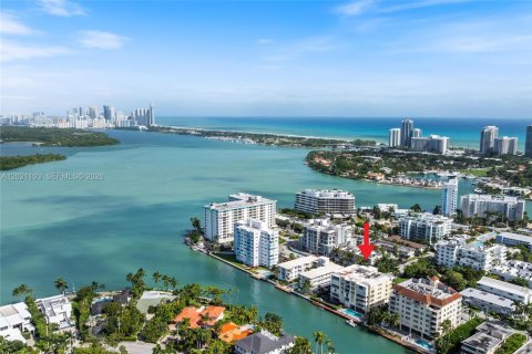 Condominio en venta en Bay Harbor Islands, Florida, 2 dormitorios, 189.99 m2 № 2183458 - foto 29