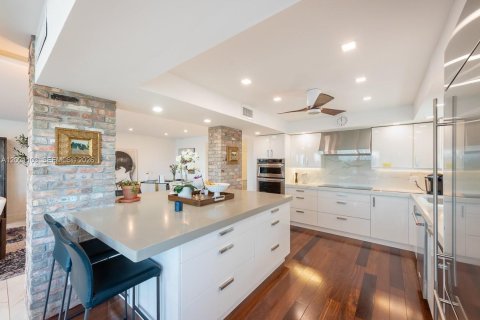 Condominio en venta en Bay Harbor Islands, Florida, 2 dormitorios, 189.99 m2 № 2183458 - foto 5