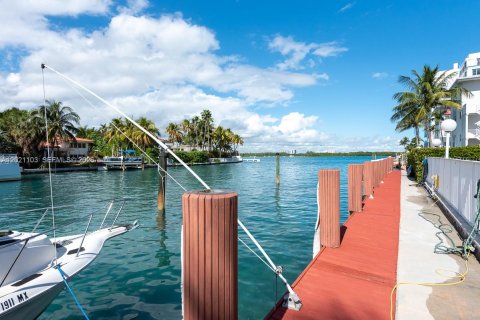 Condominio en venta en Bay Harbor Islands, Florida, 2 dormitorios, 189.99 m2 № 2183458 - foto 27