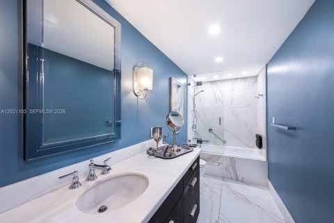 Condominio en venta en Bay Harbor Islands, Florida, 2 dormitorios, 189.99 m2 № 2183458 - foto 19