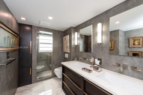 Condominio en venta en Bay Harbor Islands, Florida, 2 dormitorios, 189.99 m2 № 2183458 - foto 14