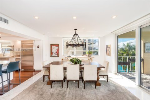 Condominio en venta en Bay Harbor Islands, Florida, 2 dormitorios, 189.99 m2 № 2183458 - foto 9