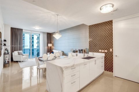 Condo in Sunny Isles Beach, Florida, 3 bedrooms  № 1737782 - photo 19