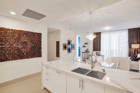 Condo in Sunny Isles Beach, Florida, 3 bedrooms  № 1737782 - photo 18