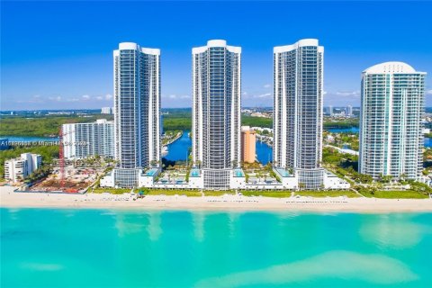Condo in Sunny Isles Beach, Florida, 3 bedrooms  № 1737782 - photo 1