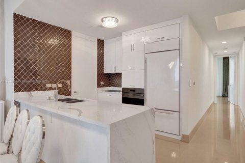 Condo in Sunny Isles Beach, Florida, 3 bedrooms  № 1737782 - photo 16