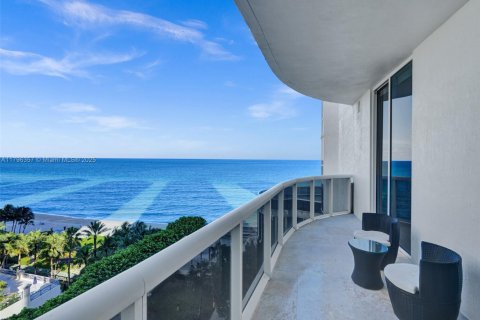 Condo in Sunny Isles Beach, Florida, 3 bedrooms  № 1737782 - photo 10
