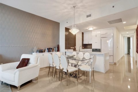 Condo in Sunny Isles Beach, Florida, 3 bedrooms  № 1737782 - photo 17