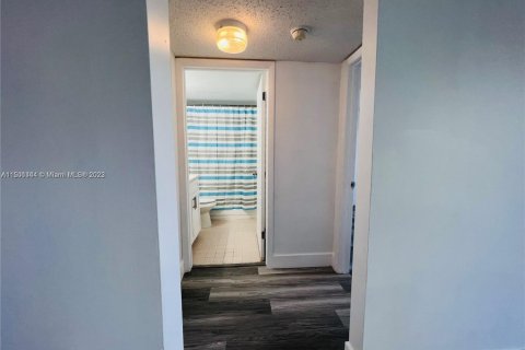 Condo in Cutler Bay, Florida, 2 bedrooms  № 908421 - photo 7