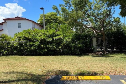 Condo in Cutler Bay, Florida, 2 bedrooms  № 908421 - photo 18