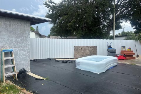 House in Opa-locka, Florida 3 bedrooms, 118.91 sq.m. № 1961366 - photo 15