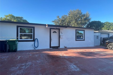 House in Opa-locka, Florida 3 bedrooms, 118.91 sq.m. № 1961366 - photo 18