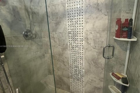 House in Opa-locka, Florida 3 bedrooms, 118.91 sq.m. № 1961366 - photo 10