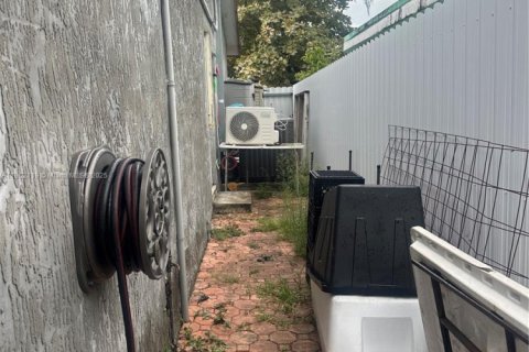 House in Opa-locka, Florida 3 bedrooms, 118.91 sq.m. № 1961366 - photo 14