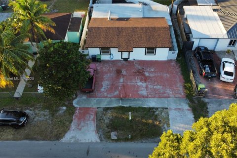 House in Opa-locka, Florida 3 bedrooms, 118.91 sq.m. № 1961366 - photo 20