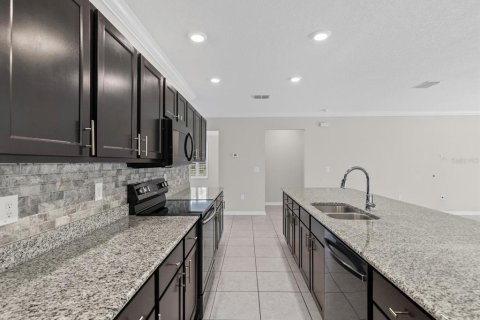 House in Spring Hill, Florida 4 bedrooms, 209.96 sq.m. № 2418790 - photo 17
