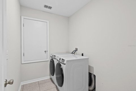 House in Spring Hill, Florida 4 bedrooms, 209.96 sq.m. № 2418790 - photo 19