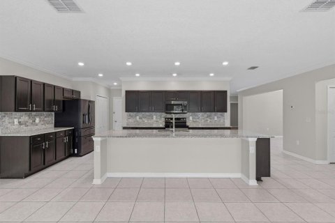 House in Spring Hill, Florida 4 bedrooms, 209.96 sq.m. № 2418790 - photo 3