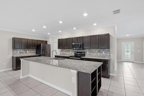 House in Spring Hill, Florida 4 bedrooms, 209.96 sq.m. № 2418790 - photo 16
